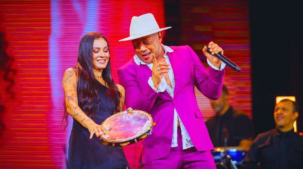 Vagninho cantando com participação especial